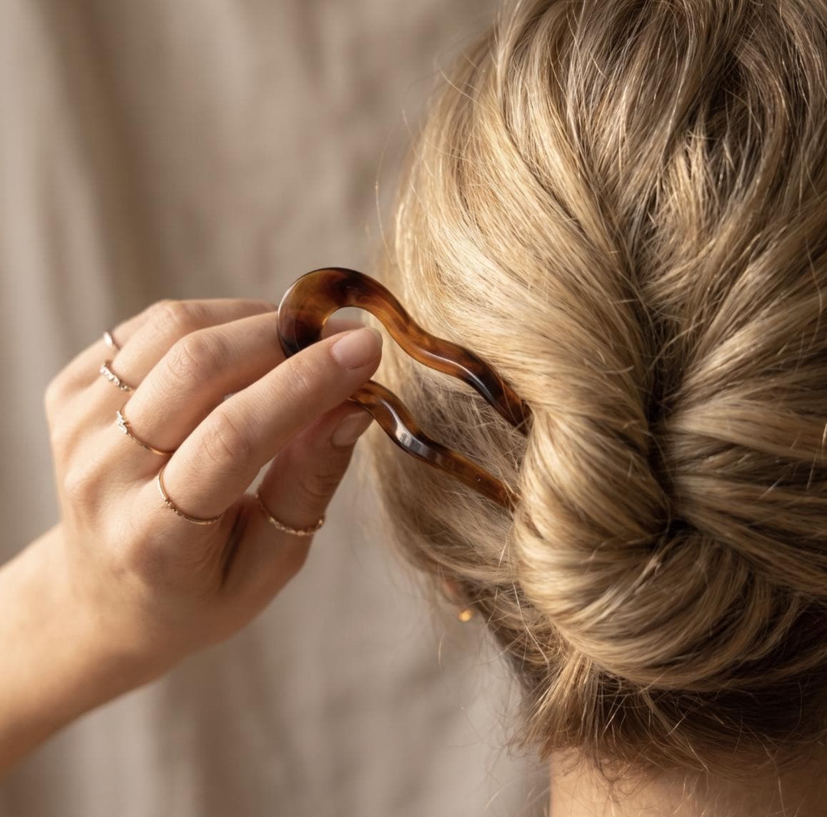 Ondulée Acrylic French Hair Pin