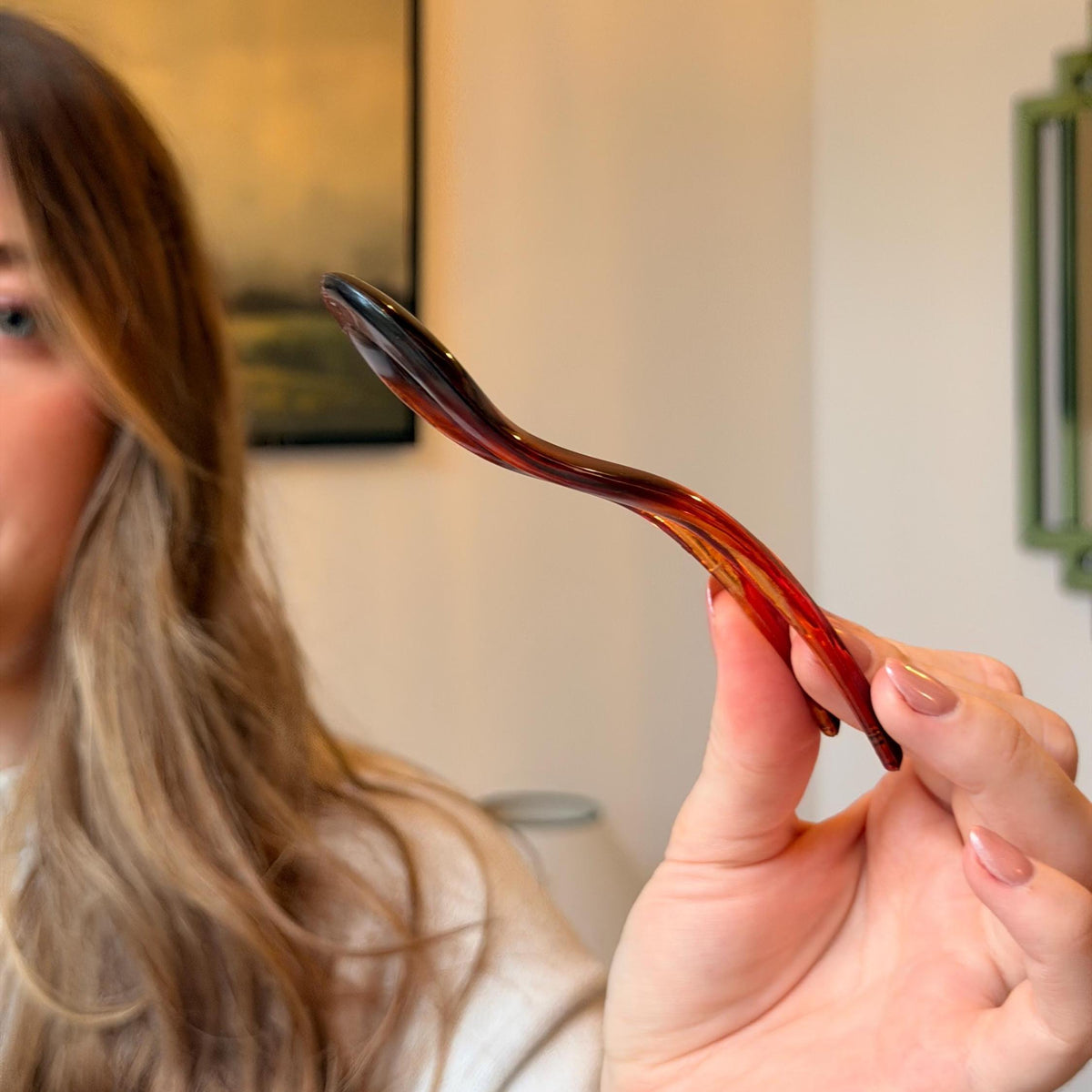 Ondulée Acrylic French Hair Pin